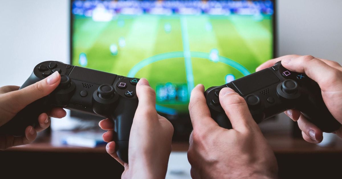 Mum Forced To Hand-Feed Video Game Addict Son Who Plays For 48 Hours 1